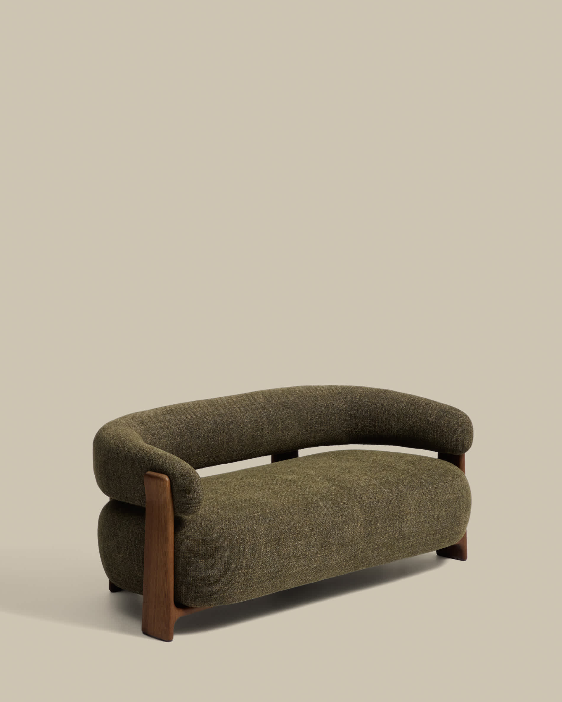 Granite 2-seater sofa in green chenille with solid ash wood legs with walnut finish 155cm FSC 100%