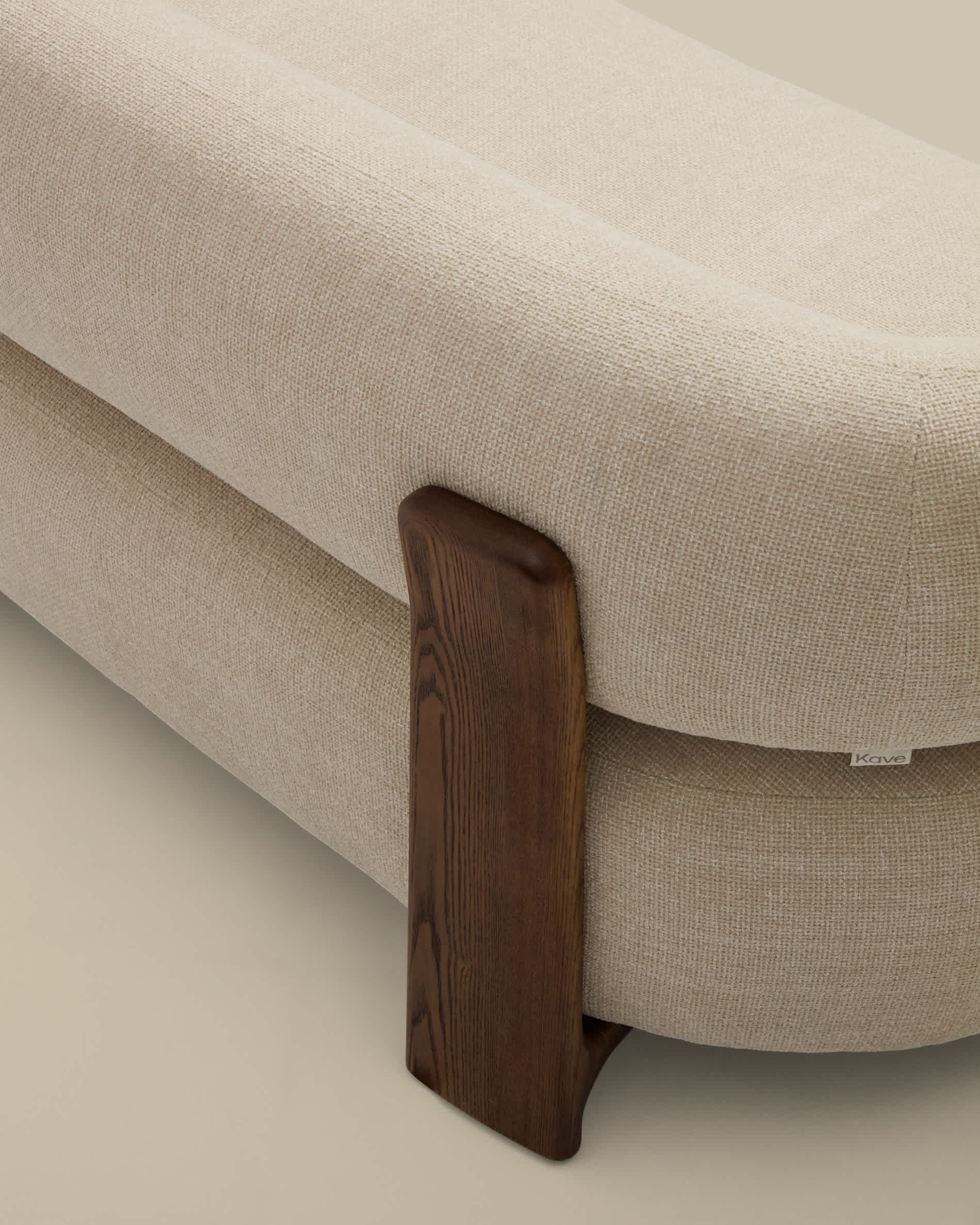 Granite 2-seater sofa in beige chenille with solid ash wood legs with walnut finish 155cm FSC 100%