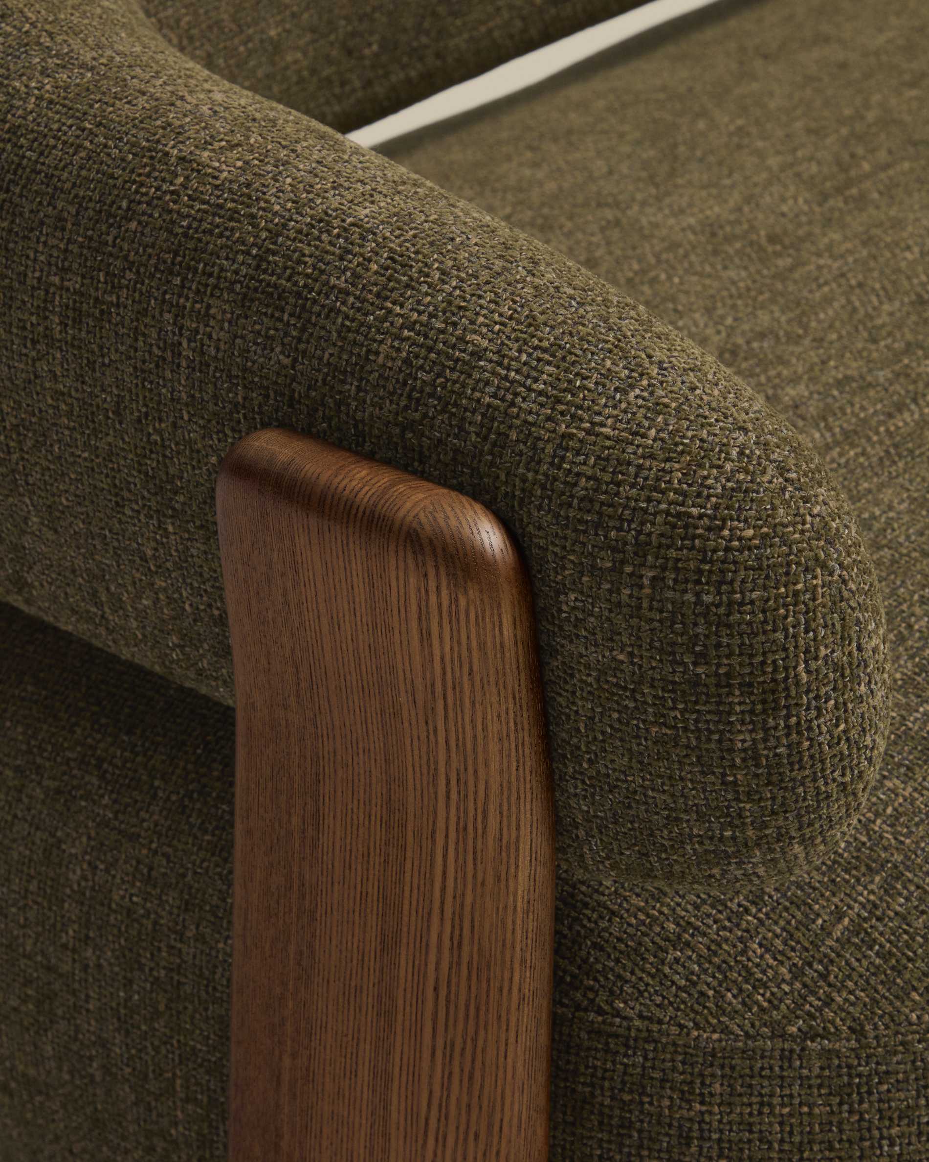 Granite 2-seater sofa in green chenille with solid ash wood legs with walnut finish 155cm FSC 100%