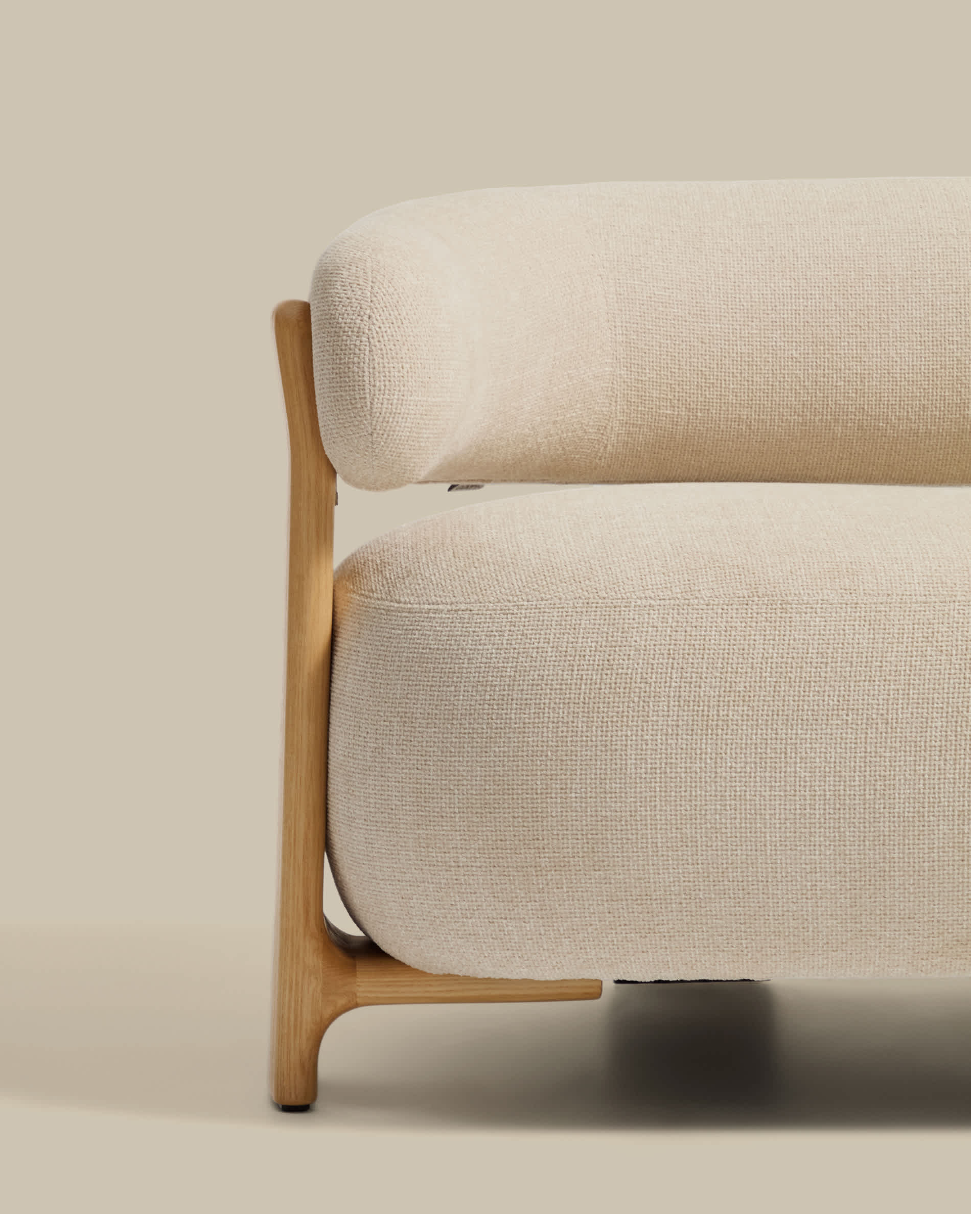 Granite 2-seater sofa in beige chenille with solid ash wood legs with natural finish 155cm FSC 100%