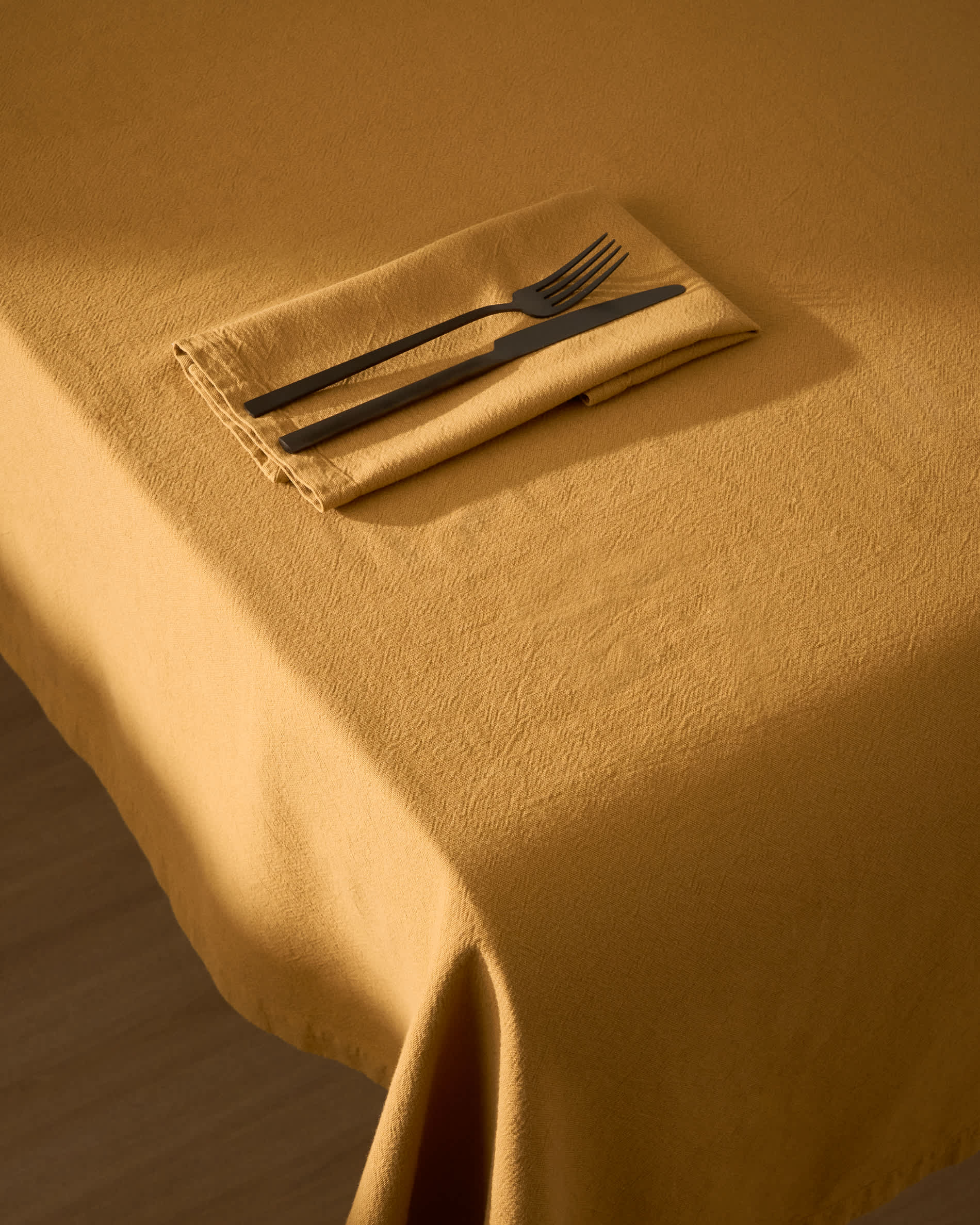 Lerava set of 2 napkins in washed mustard yellow cotton 35 x 35cm