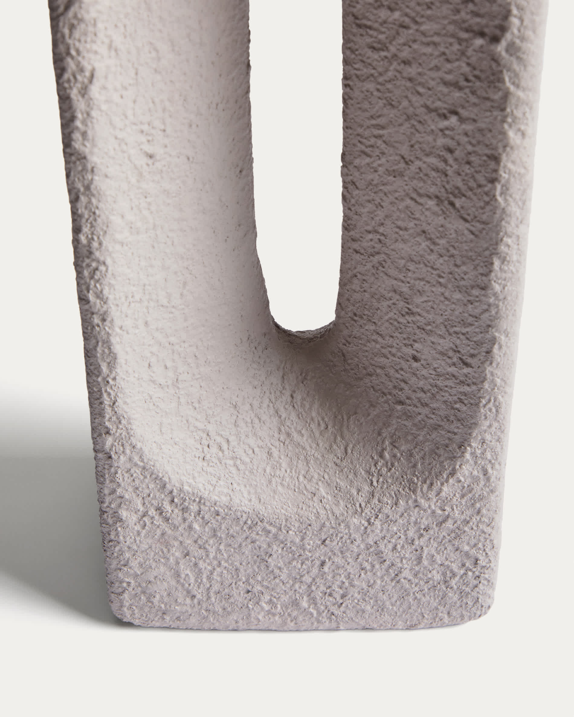 Vriona light grey papier-mâché sculpture 13.5 x 33.5 cm
