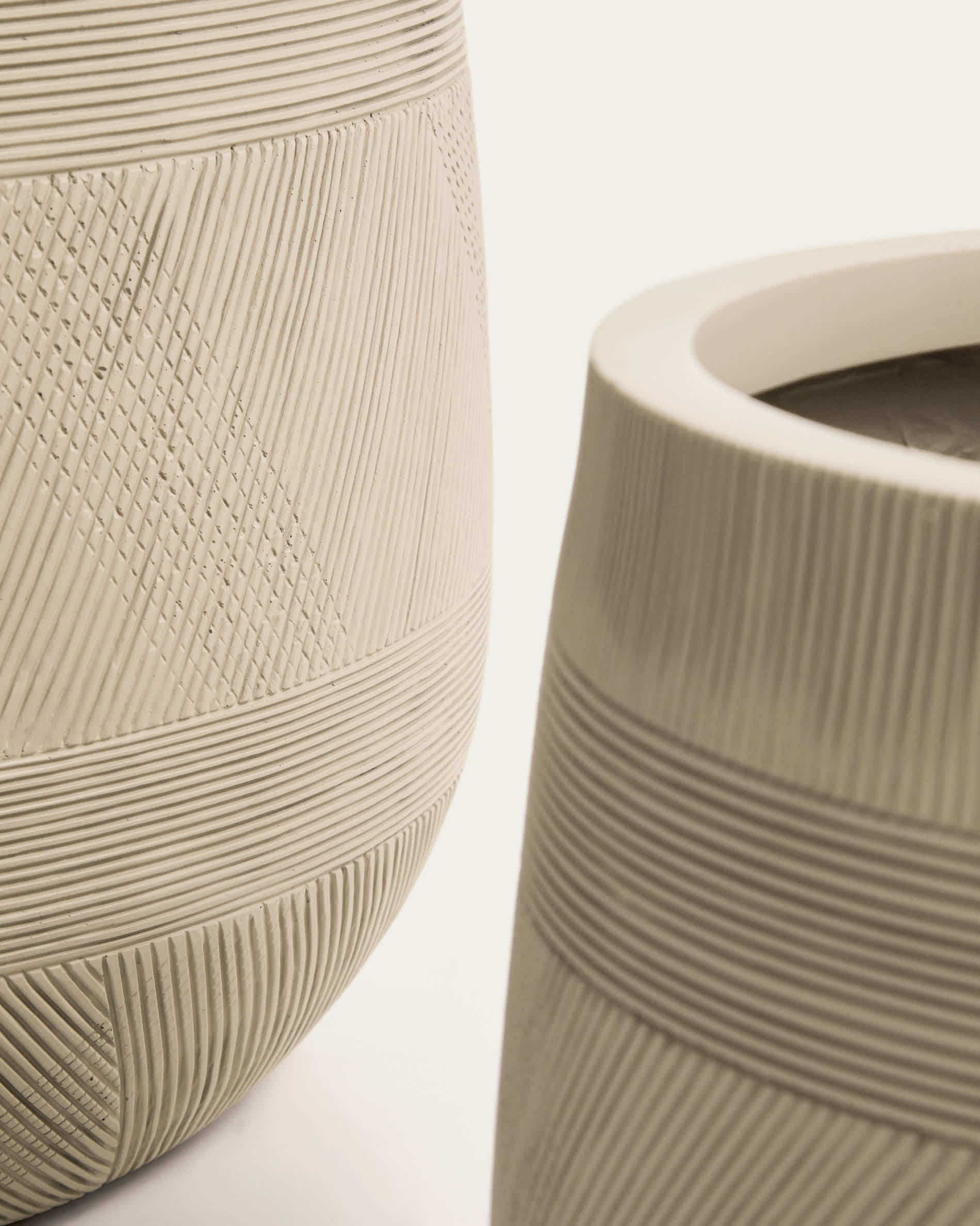 Tival set of 2 beige cement-effect planters Ø 50cm/Ø 34cm