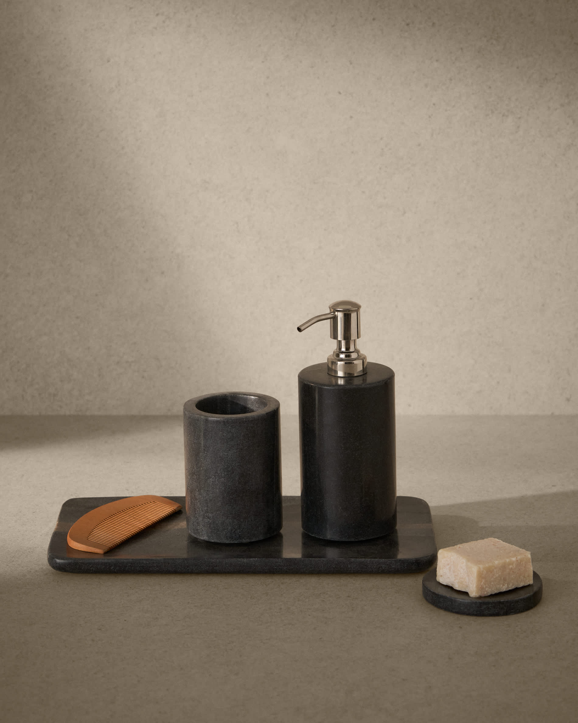 Mavon dark grey marble toothbrush holder