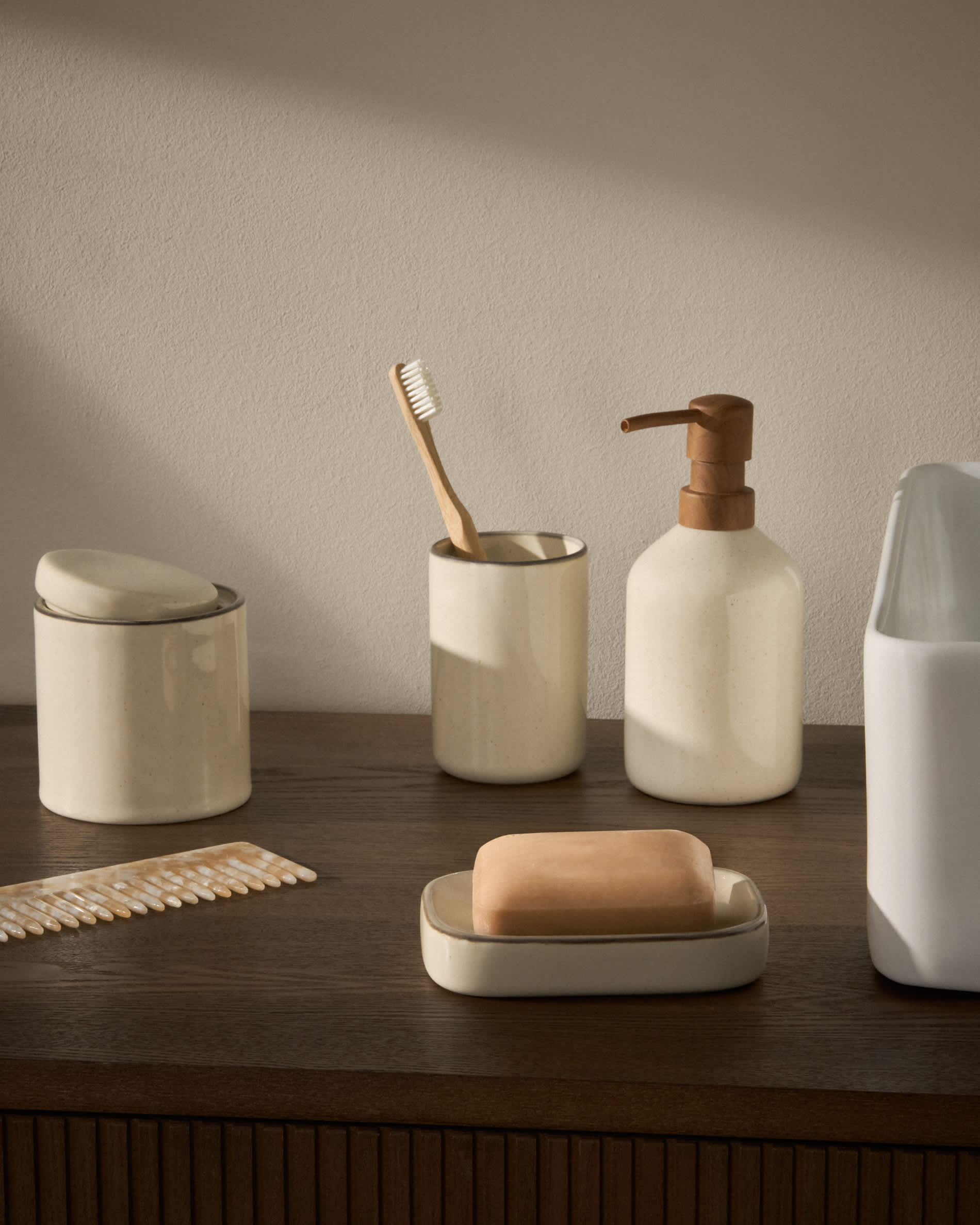 Noris ecru enamelled stoneware toothbrush holder
