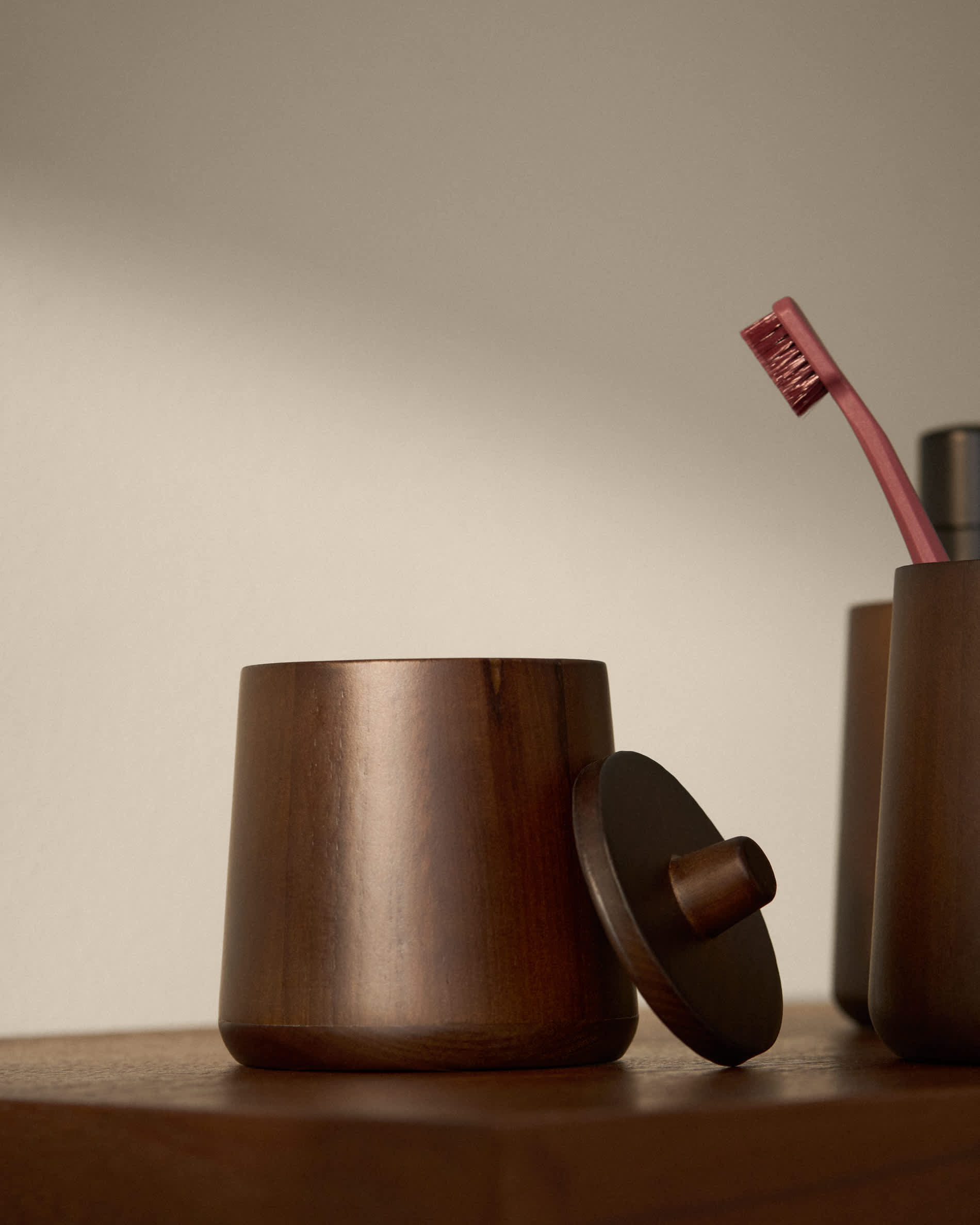 Eide pot made of FSC 100% dark hevea wood