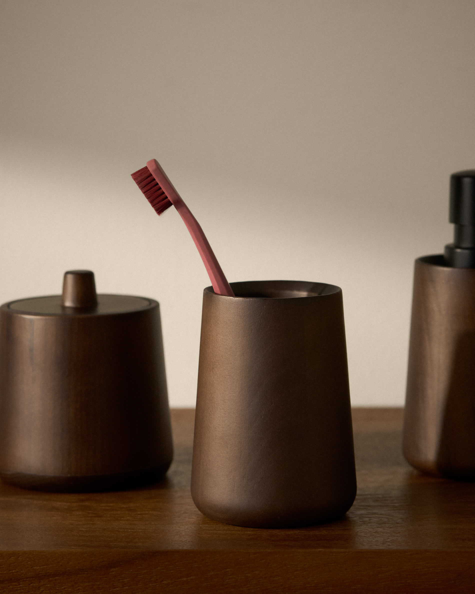 Eide toothbrush holder made of FSC 100% dark hevea wood