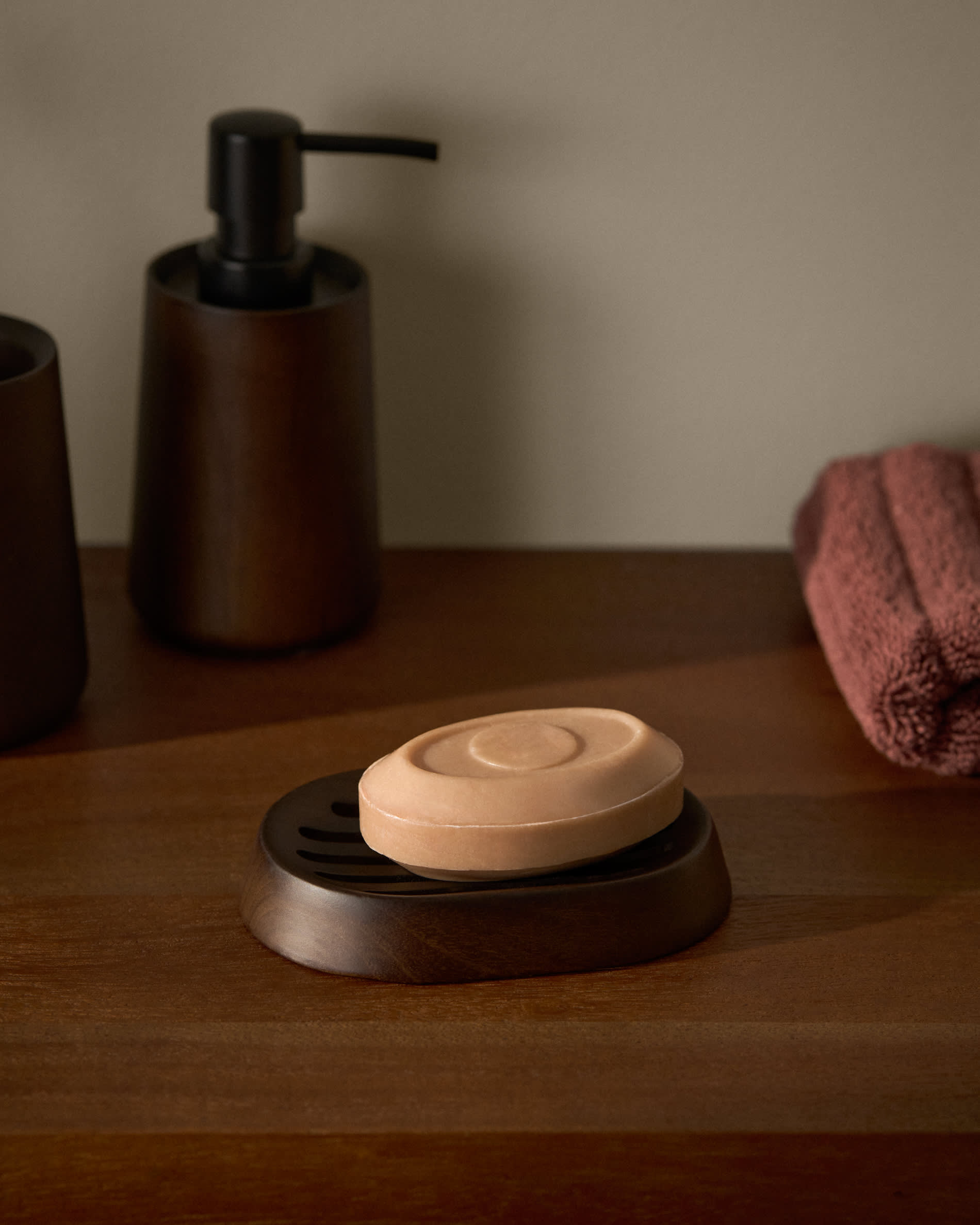 Eide soap dish made of FSC 100% dark hevea wood