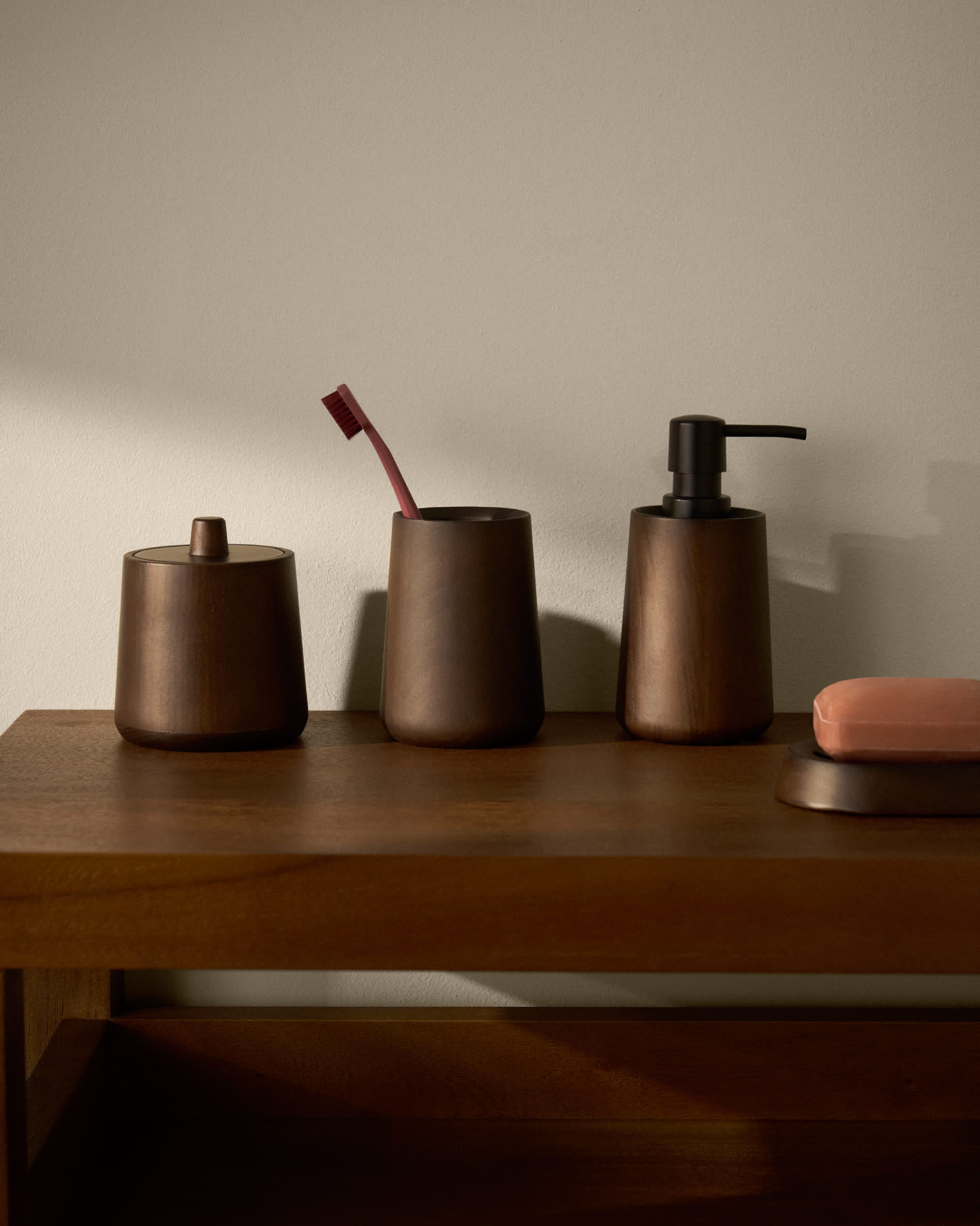 Eide pot made of FSC 100% dark hevea wood