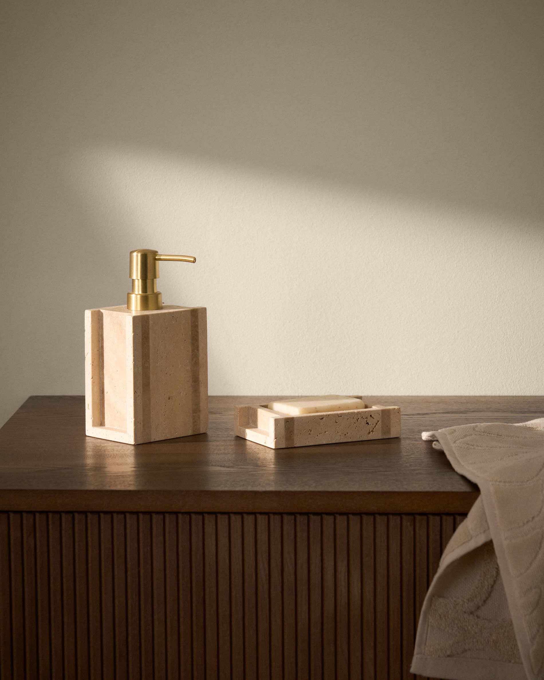 Zenen beige travertine marble soap dish