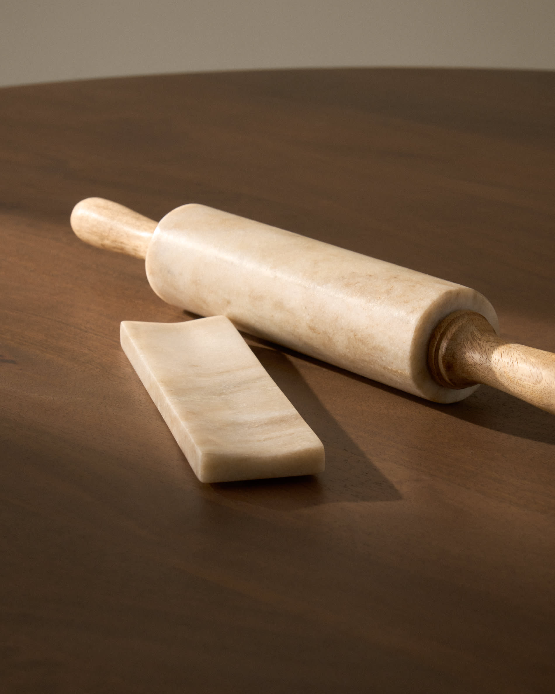 Nolvet beige marble and mango wood rolling pin