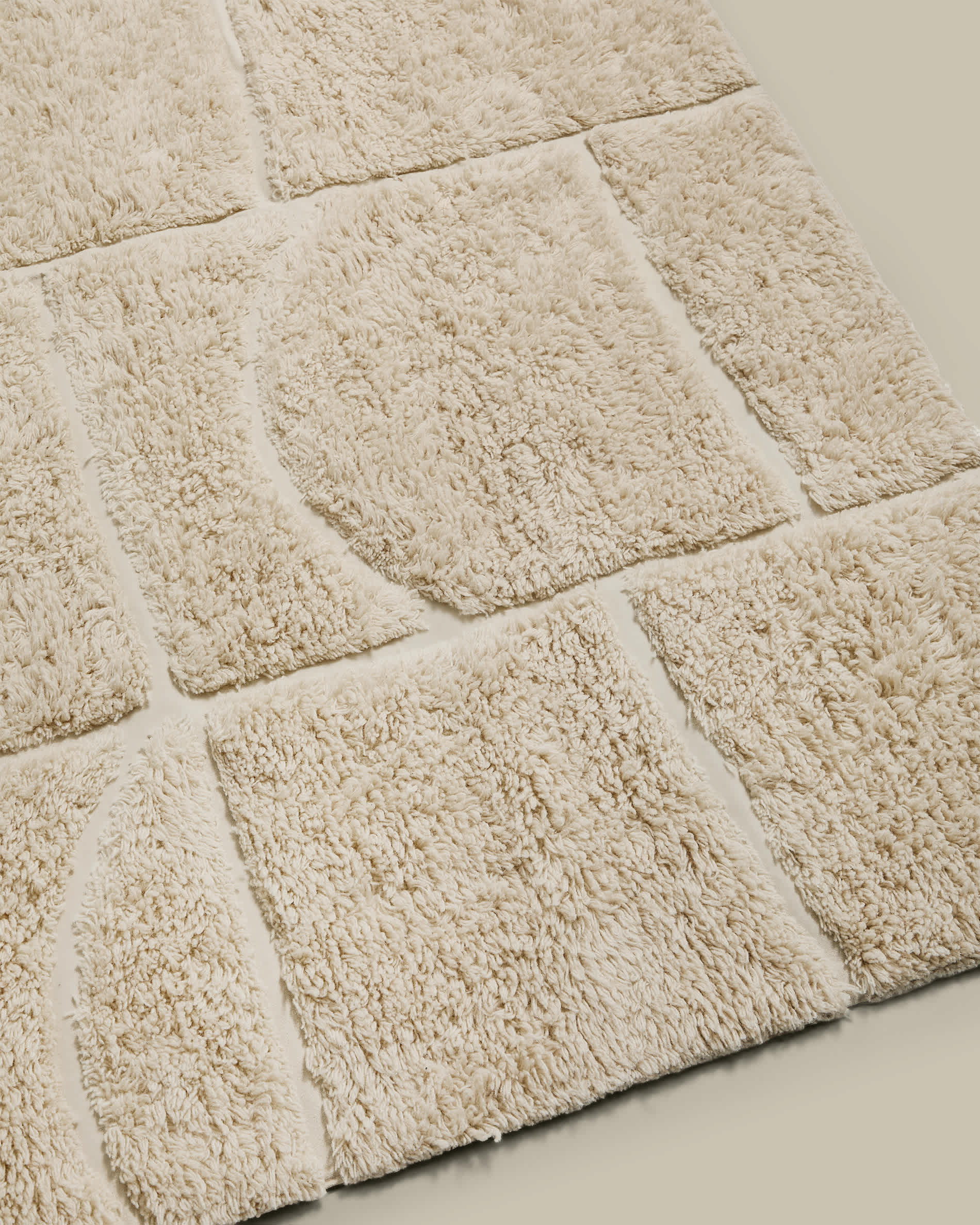 Nak ecru wool jacquard rug, 200 x 300 cm