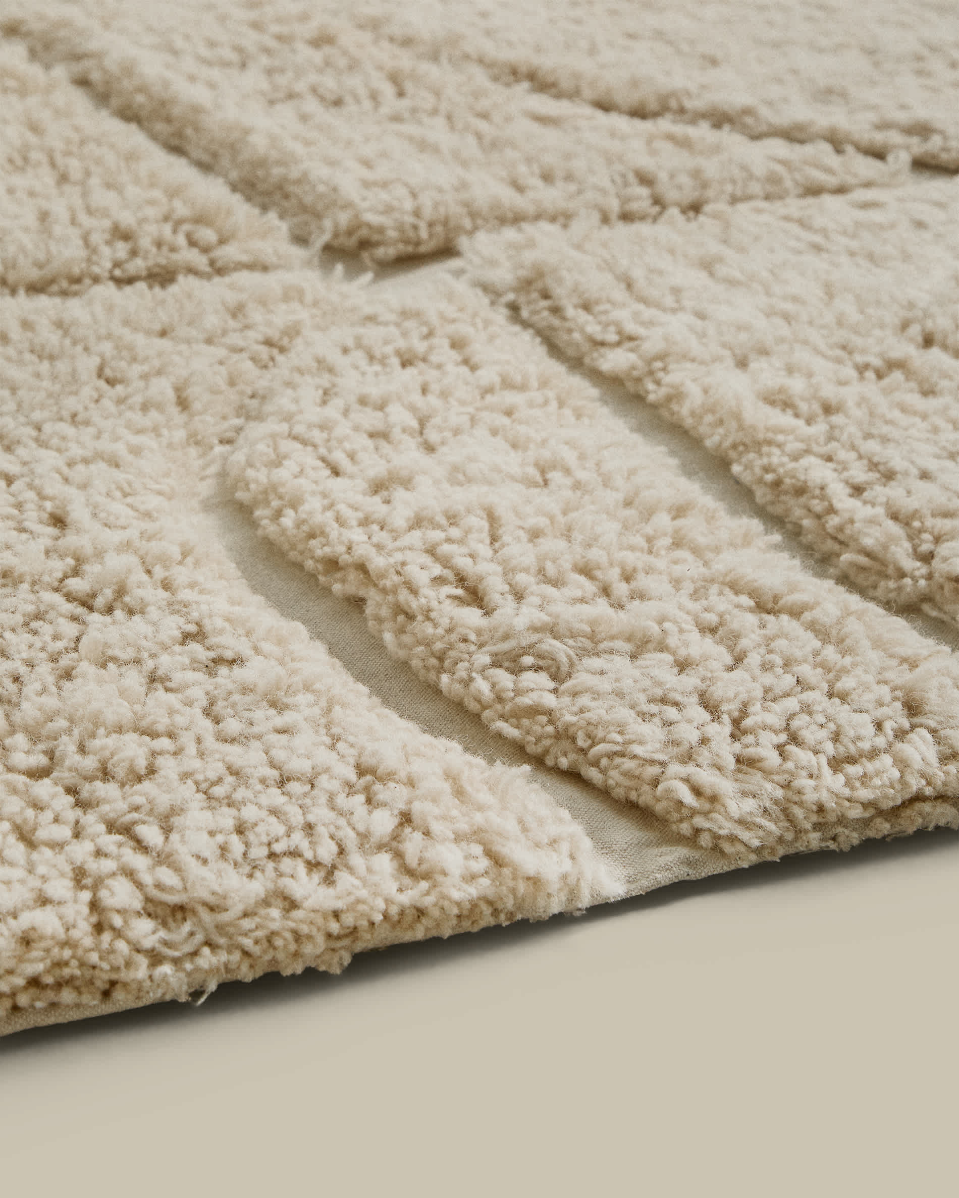 Nak ecru wool jacquard rug, 200 x 300 cm