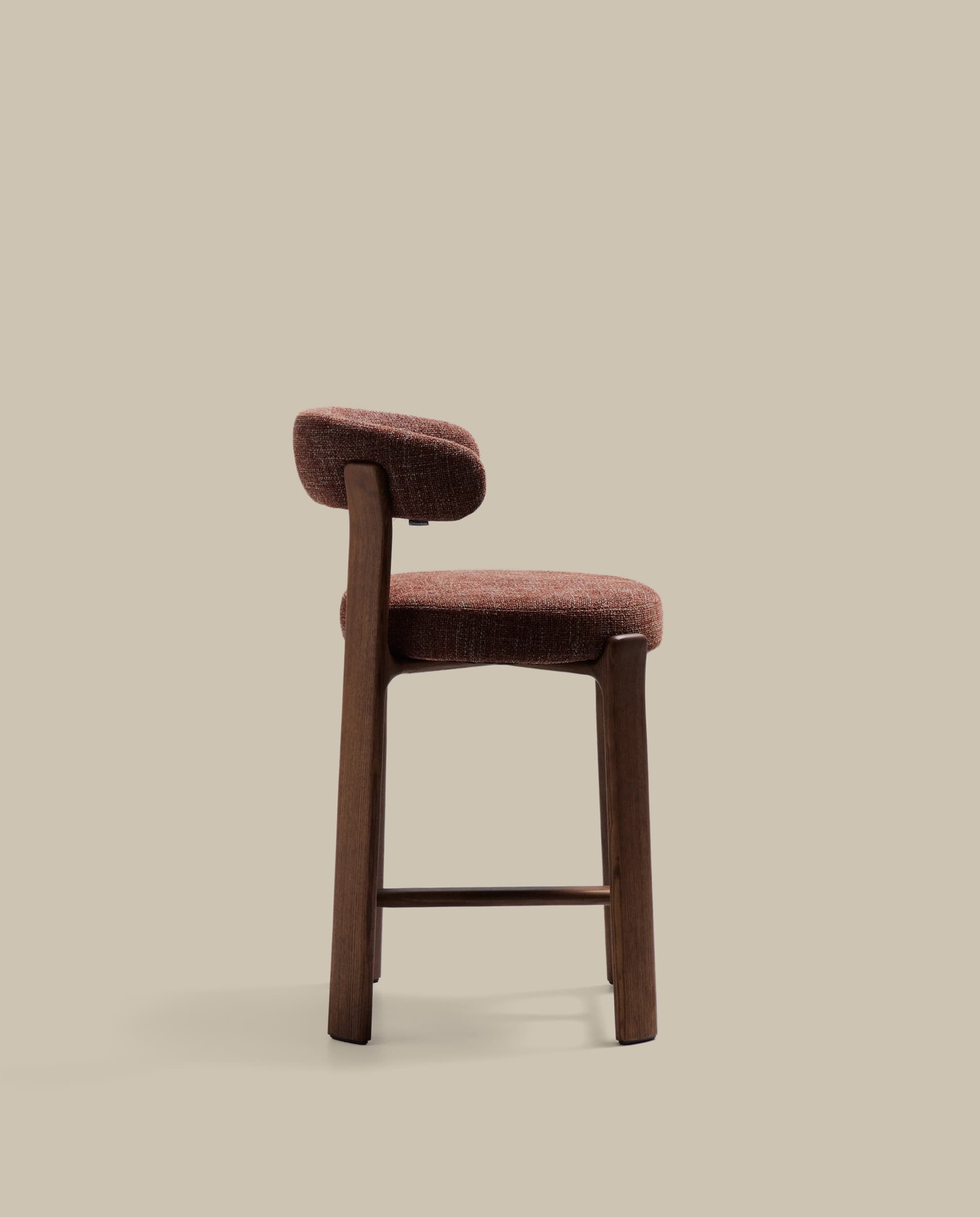 Granite fire-retardant stool with backrest in brown chenille and solid ash wood with walnut-coloured finish FSC 100% 65cm