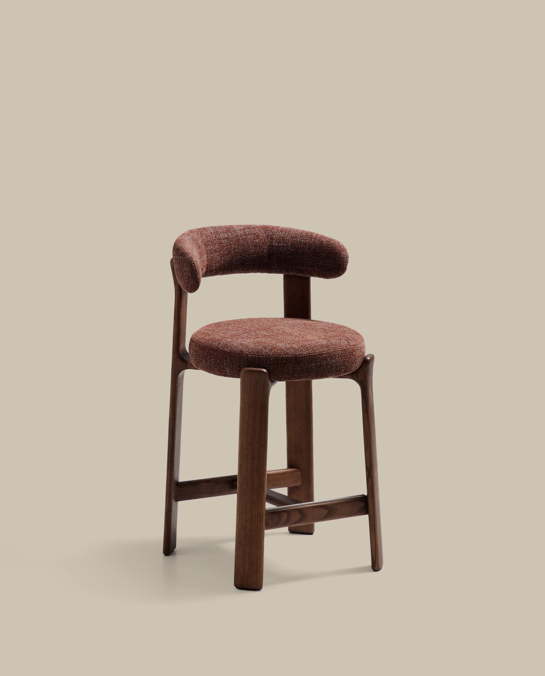 Granite fire-retardant stool with backrest in brown chenille and solid ash wood with walnut-coloured finish FSC 100% 65cm