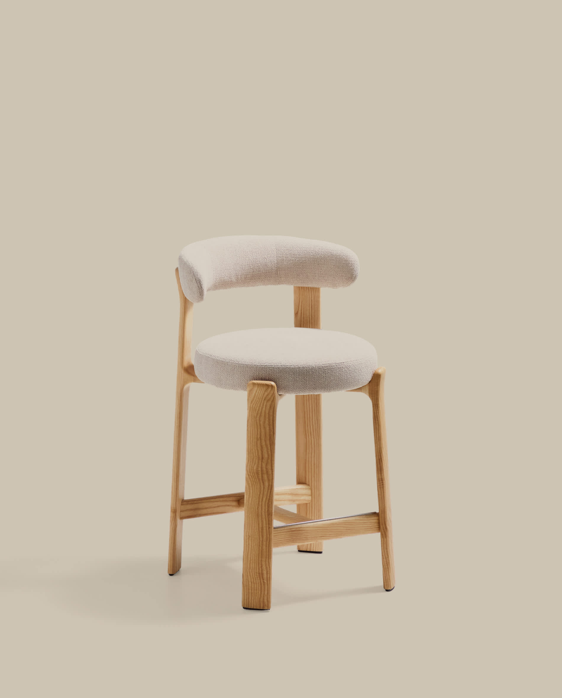 Granite fire-retardant stool with backrest in beige chenille and solid ash wood with natural-coloured finish FSC 100% 65cm