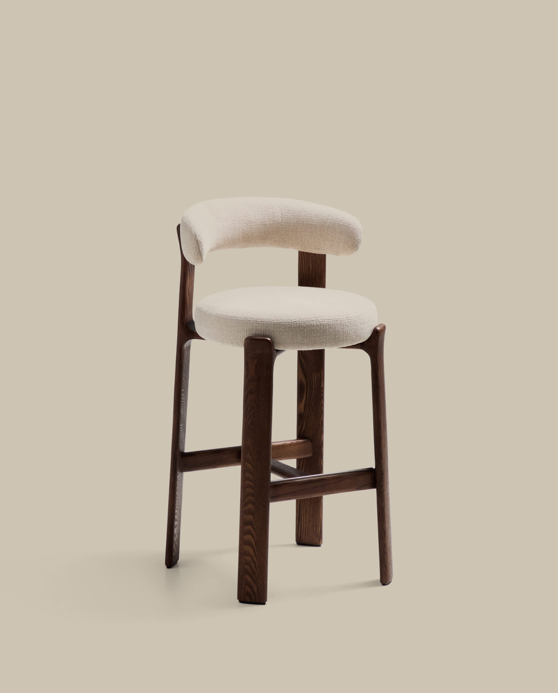 Granite fire-retardant stool with backrest in beige chenille and solid ash wood with walnut-coloured finish FSC 100% 75cm