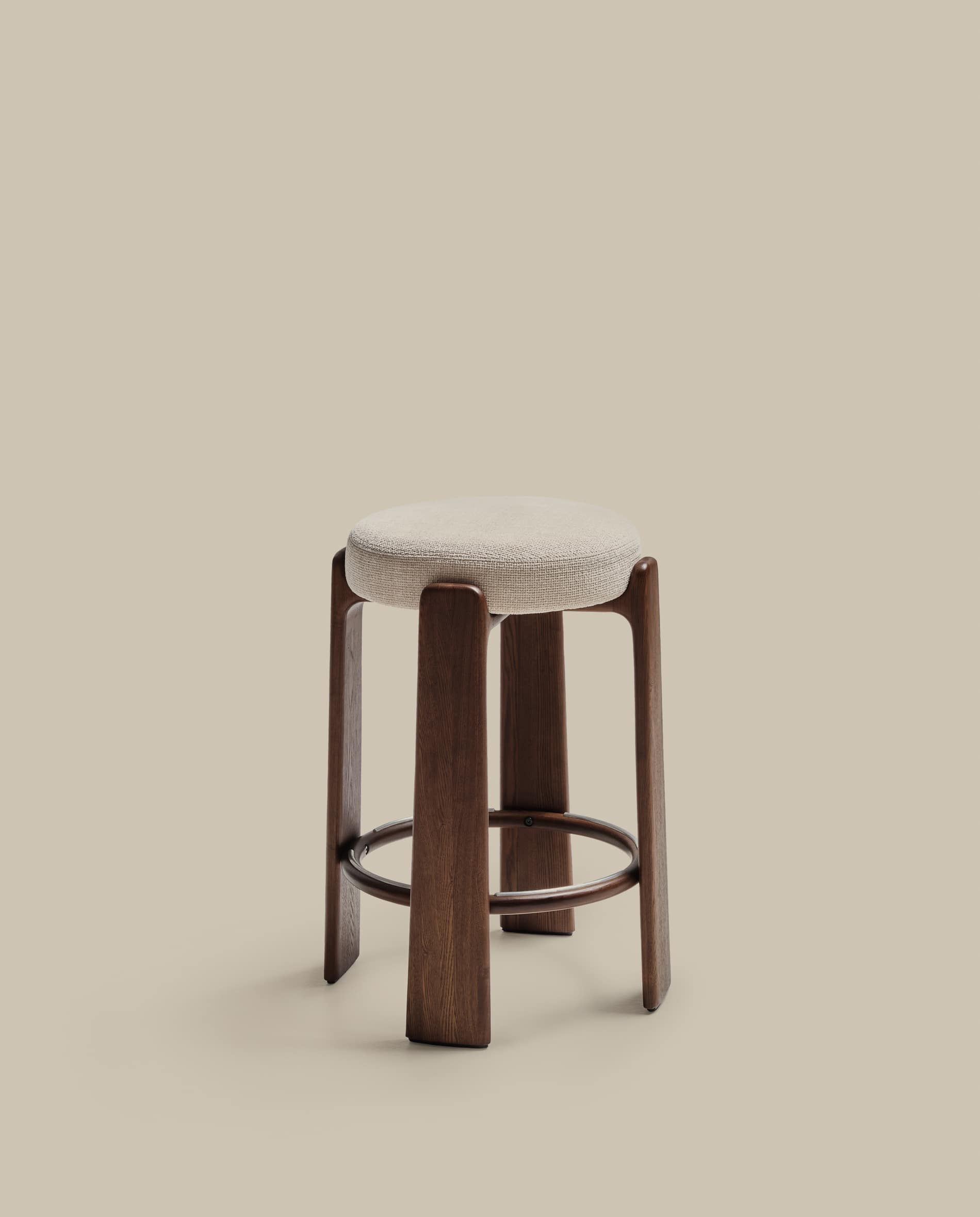 Granite fire-retardant stool in beige chenille and solid ash wood with walnut-coloured finish FSC 100% 75cm