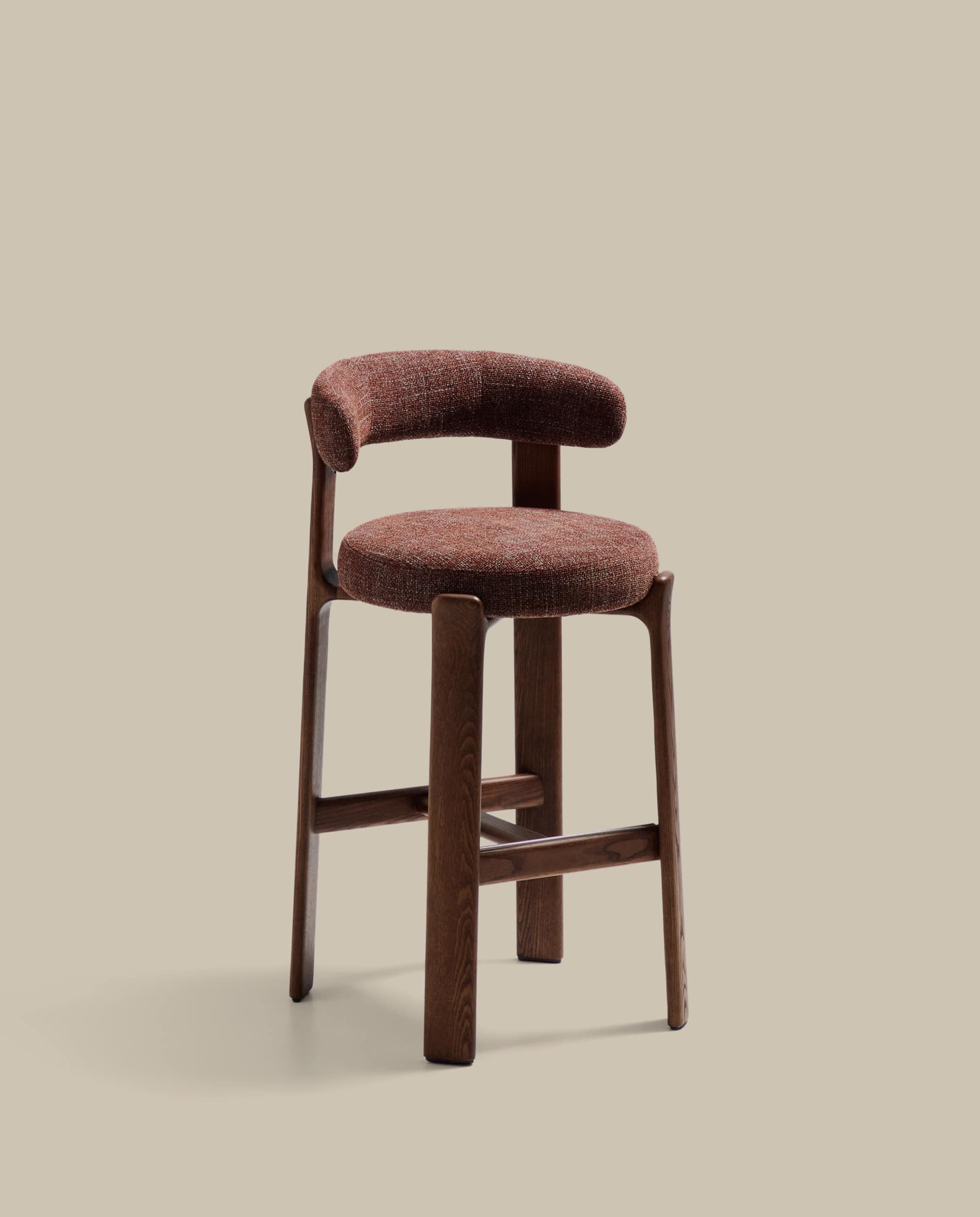 Granite fire-retardant stool with backrest in brown chenille and solid ash wood with walnut-coloured finish FSC 100% 75cm