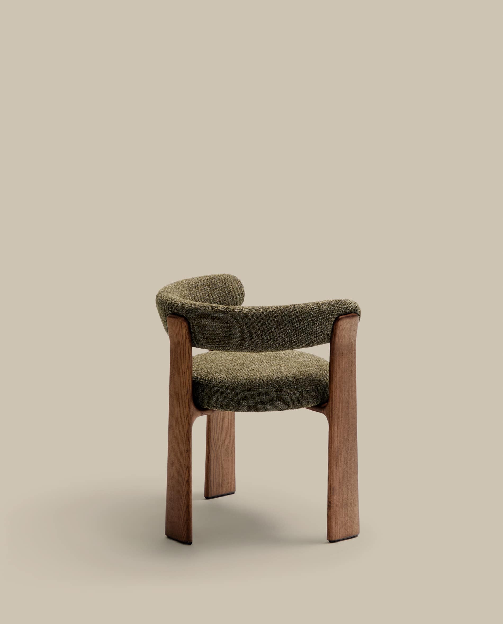 Granite 3-legged chair in green chenille and with solid ash wood in a walnut finish FSC 100%