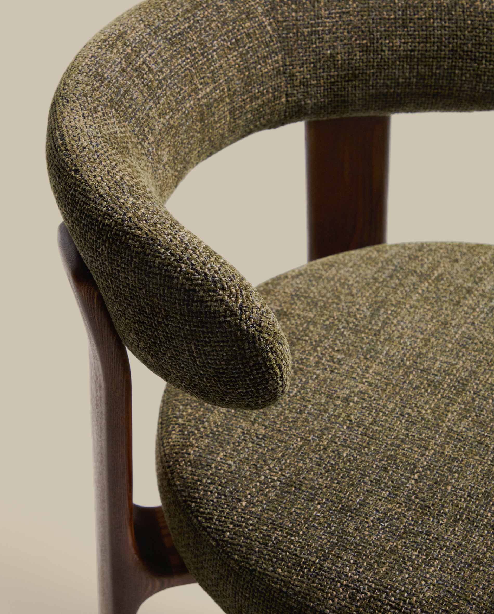 Granite fire-retardant stool with backrest in green chenille and solid ash wood with walnut-coloured finish FSC 100% 75cm