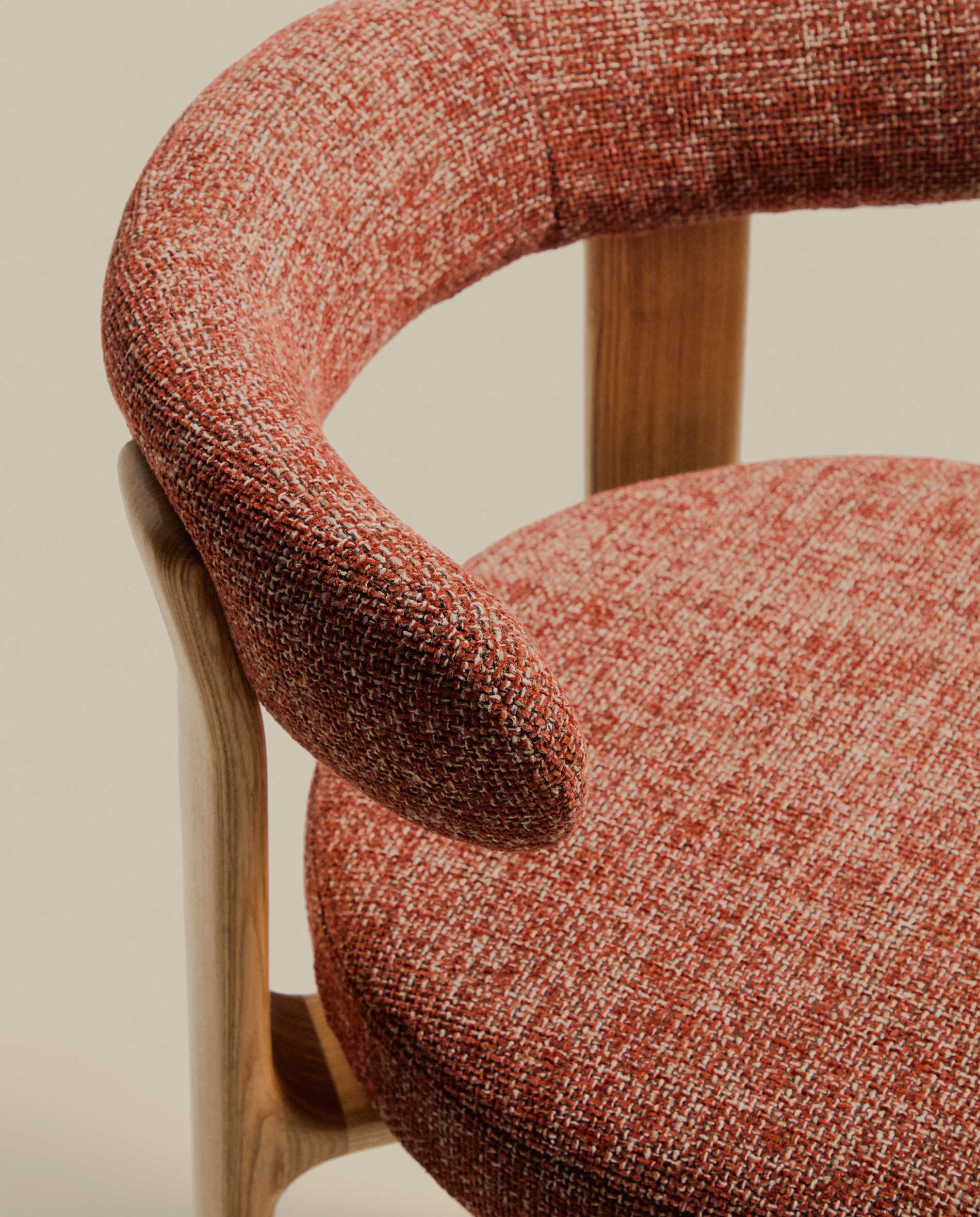 Granite fire-retardant stool with backrest in terracotta chenille and solid ash wood with natural-coloured finish FSC 100% 75cm