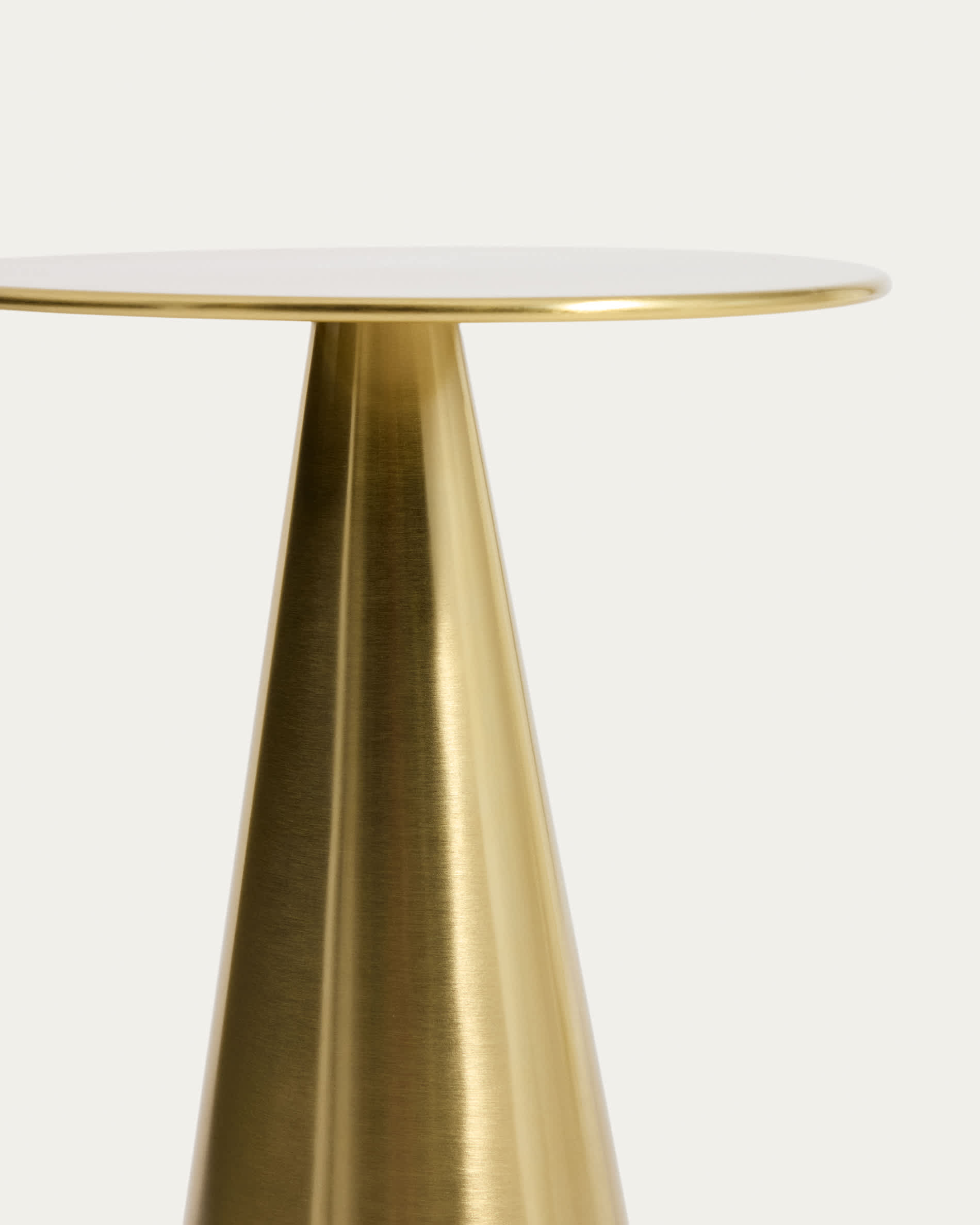 Table d'appoint Rhet en métal et finition dorée Ø — Kave Home