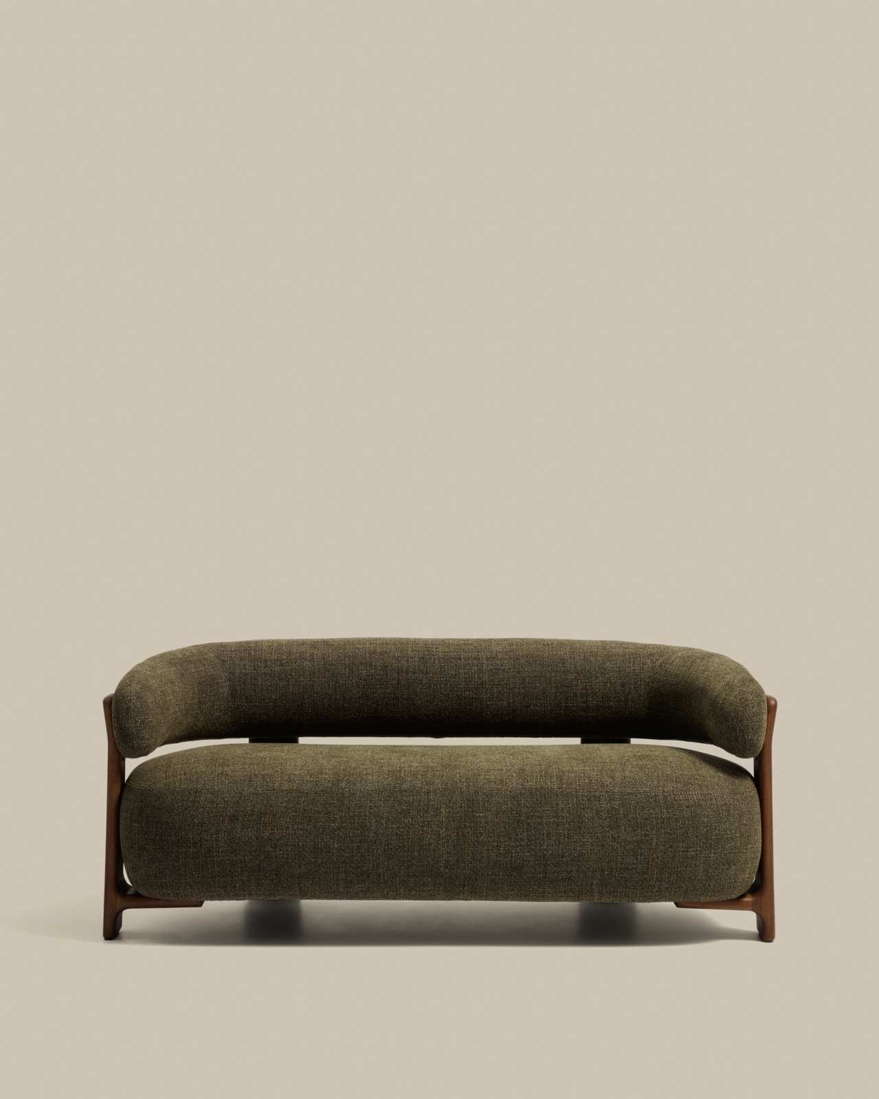 Granite 2-seater sofa in green chenille with solid ash wood legs with walnut finish 155cm FSC 100%
