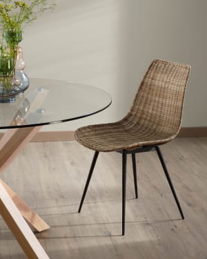 Καρέκλα Equal, rattan και μαύρα ατσάλινα πόδια