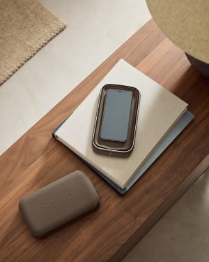 Faraday-Box für Mobiltelefone in Kollaboration mit Stolp® x KonMari braun