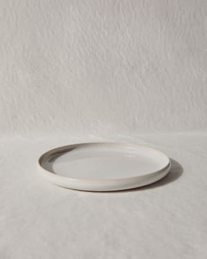 White ceramic Uilo dessert plate