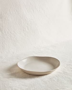 White ceramic Tiraya dessert plate
