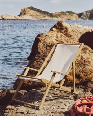 Πτυσσόμενη σεζλόνγκ outdoor Vilara λευκή από 100% μασίφ ξύλο ακακίας FSC