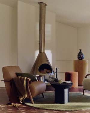 Meghan armchair in brown leather and solid ash wood with walnut-coloured finish FSC Mix Credit