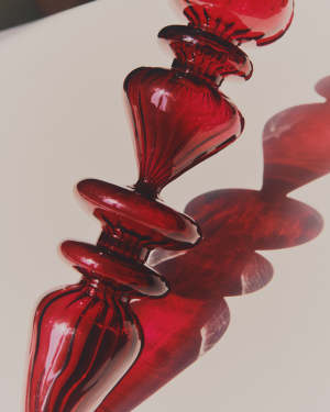 Set Lioren di 2 ornamenti da appendere in vetro riciclato rosso 31 cm