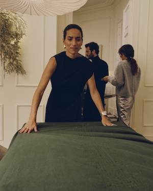 Obrus Flia lniano-bawełniany zielony ze zielonym haftem lureksowym 150 x 250 cm