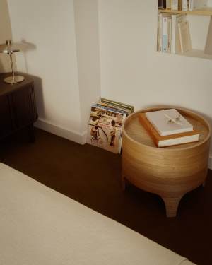 Octavia bedside table in ash plywood FSC Mix Credit Ø 55 cm