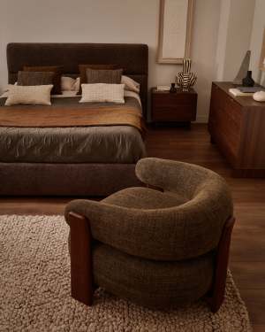 Fauteuil Granite en tissu chenille vert et pieds en bois de frêne finition noyer FSC 100 %