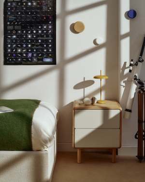 Table de chevet Anielle en bois et placage de frêne 50 x 58,4 cm