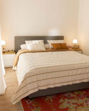 Nahiri grey lift-up storage bed for a 160 x 200 cm mattress