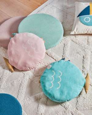 Delmare 100% cotton fish-shaped cushion in pink Ø 45 cm