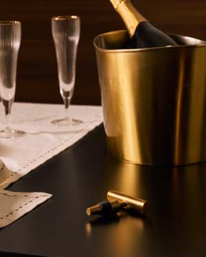 Δοχείο πάγου για μπουκάλια Aruc σε επιχρυσωμένο ανοξείδωτο ατσάλι