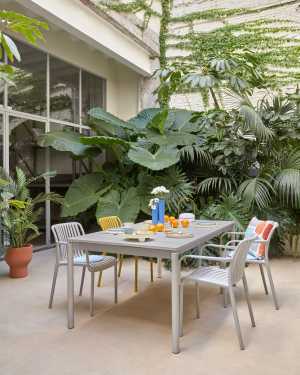 Uitschuifbare tuintafel Zaltana van lichtgrijs aluminium 180 (240) x 100 cm