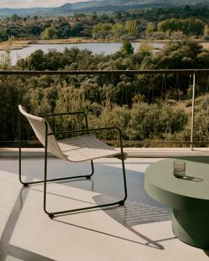 Sessel Maurina aus grün verzinktem Stahl mit écrufarbenem und grauem Seil