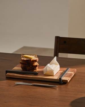 Δίσκος σερβιρίσματος Vira από ξύλο ακακίας και μαύρο μέταλλο