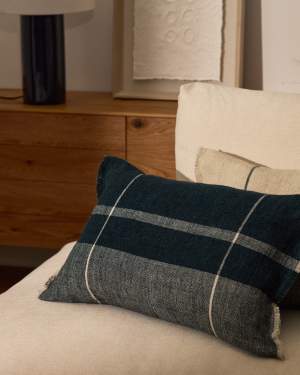 Fodera cuscino Eron in lino a quadri con frange blu 40 x 60 cm