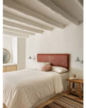 Bettkopfteil Natesa aus massivem Teakholz und Leder für Betten bis zu 160 cm