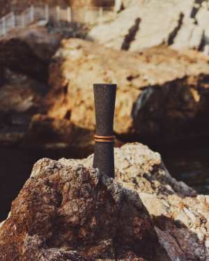 Naro vaas van zwarte steen en teakhout 30 cm