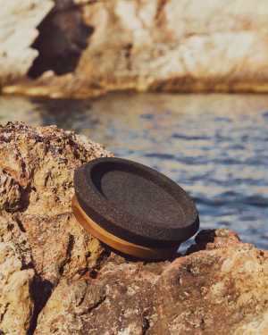 Naro tafelstuk van zwarte steen en teakhout Ø30 cm