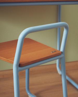 Tinn ash veneer chair with a blue metal structure